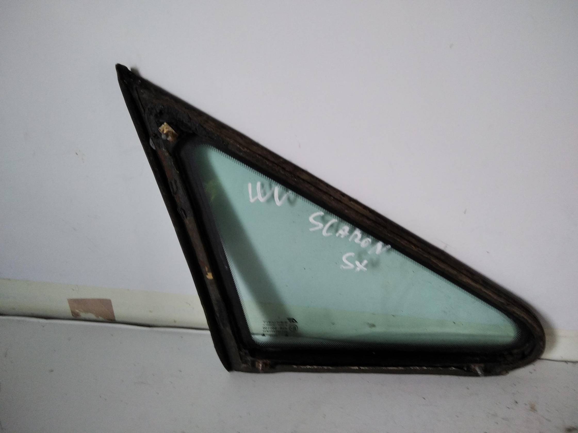 Fisso atermico parafango ant. sx.